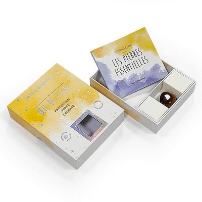 صندوق هدايا صلب مخصص للاكسسوارات الزجاجية الكريستالية تأثير هولوغرافي والنوافذ على الغطاء
