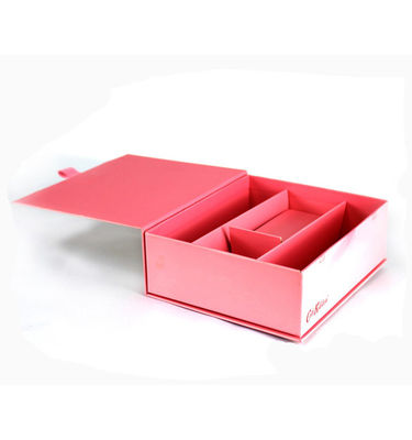 صناديق الهدايا ذات شكل قلب ورقية ملونة قابلة للتخصيص