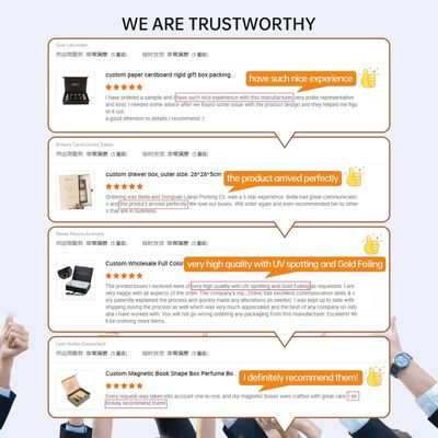 أكياس تسوق فاخرة مخصصة مطبوعة من الورق الأبيض مع تصميم مقبض شريط