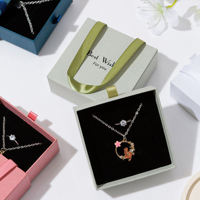 الورق الكرافت المطبوع حسب الطلب صناديق المجوهرات للأقراط والعقود الورقية القابلة لإعادة التدوير صناديق الحلقات الهدايا الصديقة للبيئة