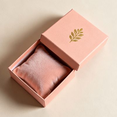 صندوق هدايا فاخر مصمم خصيصًا من ورق أخضر مقوى منقوش صندوق مجوهرات للخواتم والأقراط لتخزين إكسسوارات الموضة