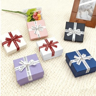 تغليف مجوهرات مخصص باللغة الإنجليزية، شريط فيونكة، صندوق مربع سماوي وأرضي، غطاء كرتون أنيق للأقراط والخواتم