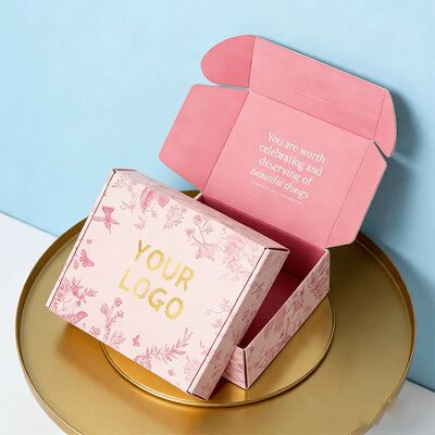 صناديق ورقية للشحن من الورق المقوى المموج الصديقة للبيئة والمصممة خصيصًا للملابس من الشركة المصنعة